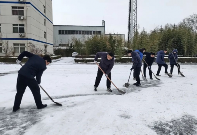 以雪為令迅速集結，清冰除雪確保暢通